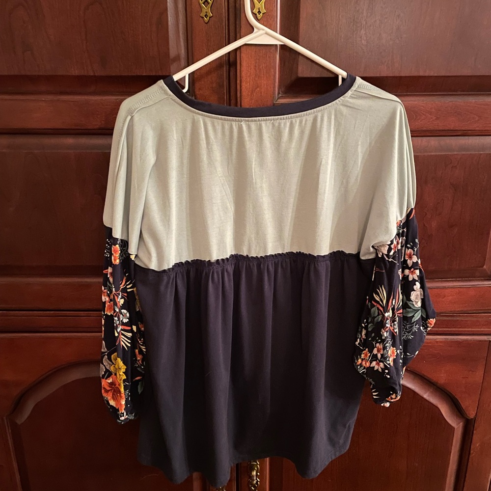 Umgee blouse - Picture 2 of 4
